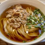 うどん好きにおすすめ。黄金スープとツルモチ食感の自家製麺がたまらない！ （東京・内幸町）