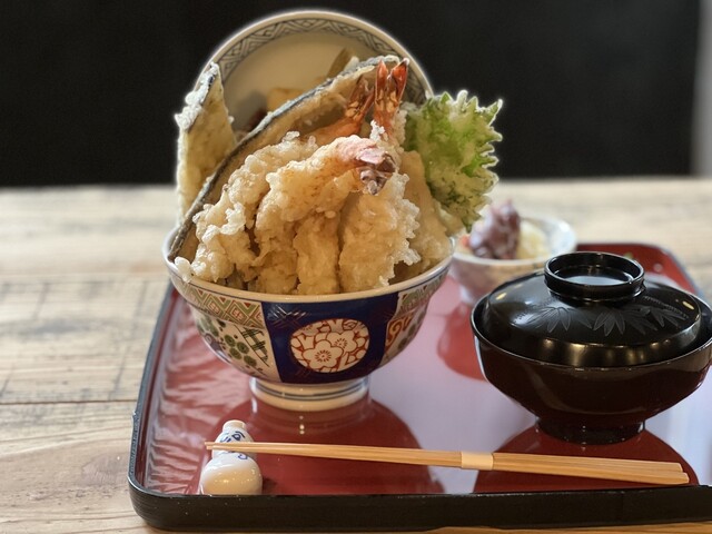 インパクト大の「はみだし天丼」も！ 渋谷でコスパ最高の和食ランチを食べるならココ！（東京・渋谷）