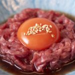 ここはユッケ天国？ 肉好きならきっと夢中になる、塩ダレオンリーの焼肉店の画像