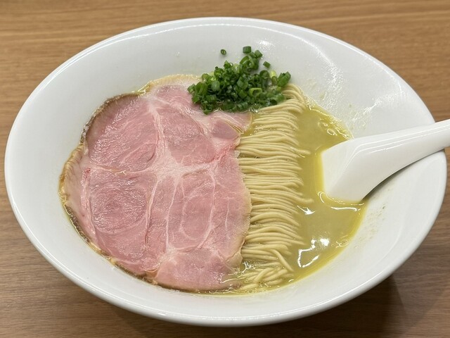 濃厚クリーミーな牡蠣蕎麦がハマるおいしさ！ 横浜の名ラーメン店のDNAを受け継ぐ店がオープン（東京・新橋）