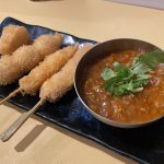 ソースの代わりにカレー!? 祖師ヶ谷大蔵にカレー串カツ専門店が誕生