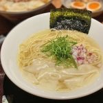 土曜の2時間半のみ営業！ カエシを使わず塩で仕上げる、鶏のうまみが凝縮したラーメン（東京・高輪ゲートウェイ）