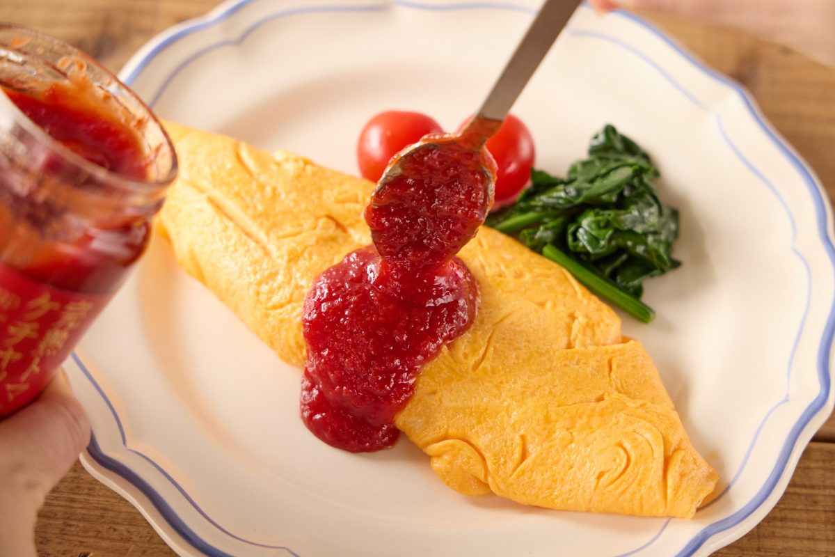 〈食通のふるさと納税〉アートディレクター秋山具義がリピートする、濃厚でおいしい「完熟トマトケチャップ」