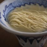 「下鴨茶寮」×「AFURI」から生まれた鯛だしにうっとり！ 麺と酒と料理を楽しむ新感覚ラーメン店がオープン（東京・銀座）