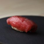 マグロの質に自信あり！ 名店で修業した大将が心を込めて握る寿司と酒肴の饗宴（東京・人形町）