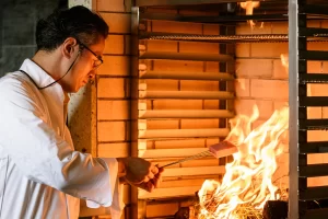 薪と炭が奏でる革新の日本料理、五感を刺激する遊び心溢れるコース（東京・東銀座）の画像