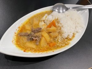 幡ケ谷時代に愛されたラムカレーがまた食べられる！ ラム好きが通うモンゴル料理店が調布に移転オープンの画像
