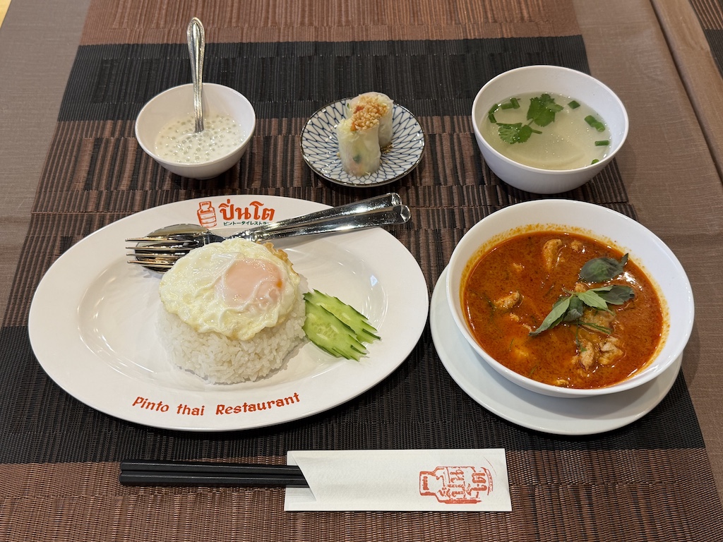 デリバリー専門から実店舗へ！ 昼は日本人向け、夜は現地らしい味を楽しめるタイ料理店の画像